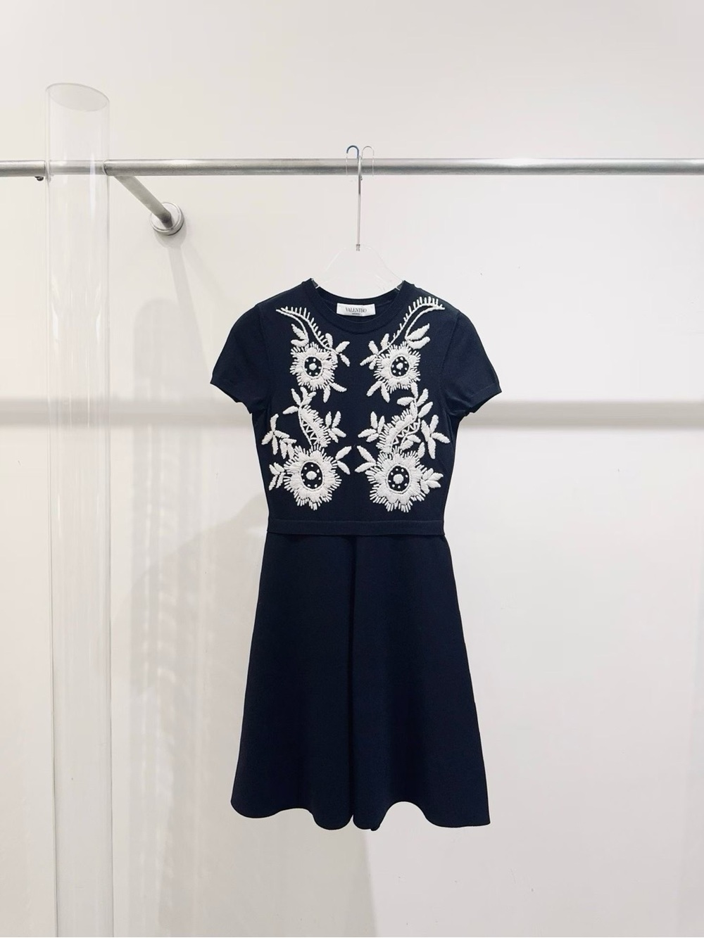 🚩steal Valentino Navy Dress with White Floral Embroidery
